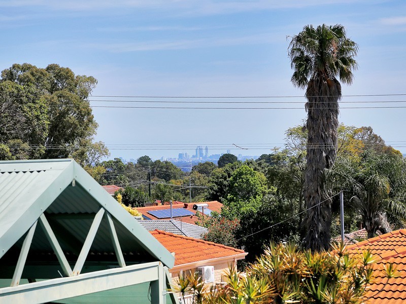 35 Cupello Drive, Swan View WA 6056