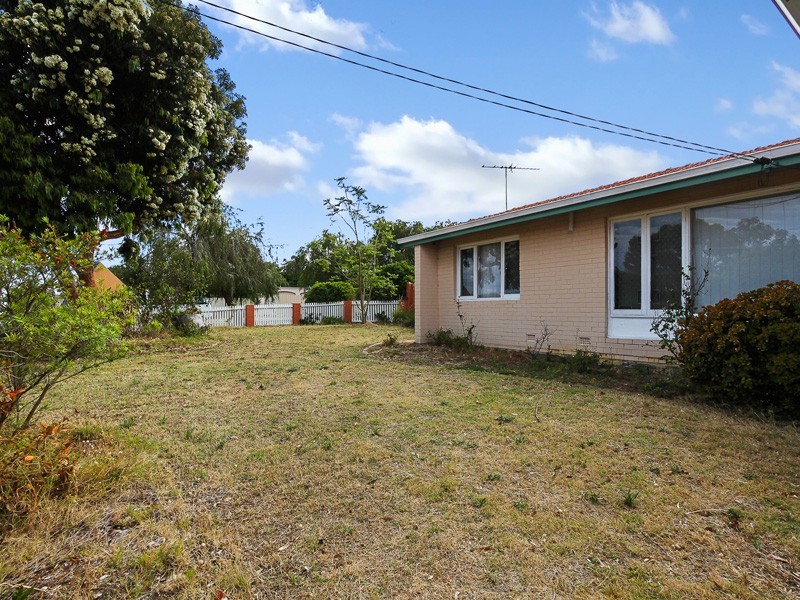 8 Girrawheen Avenue, Girrawheen WA 6064