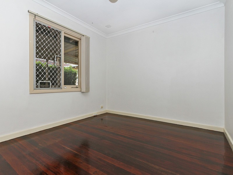 8 Girrawheen Avenue, Girrawheen WA 6064