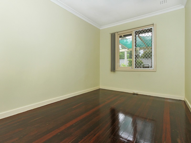 8 Girrawheen Avenue, Girrawheen WA 6064