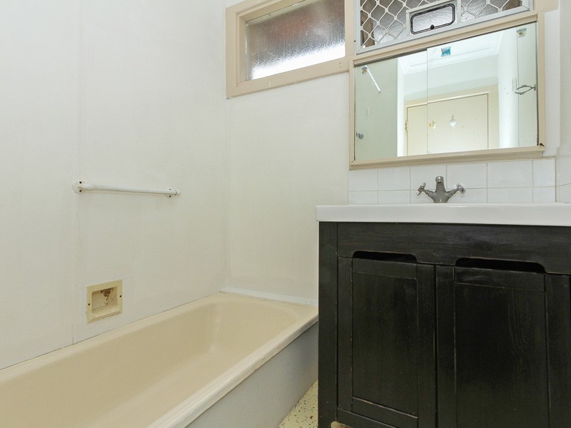 8 Girrawheen Avenue, Girrawheen WA 6064