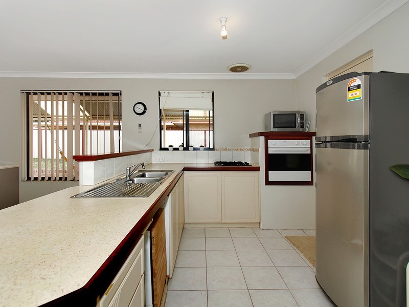 44 Sugarwood Drive, Thornlie WA 6108