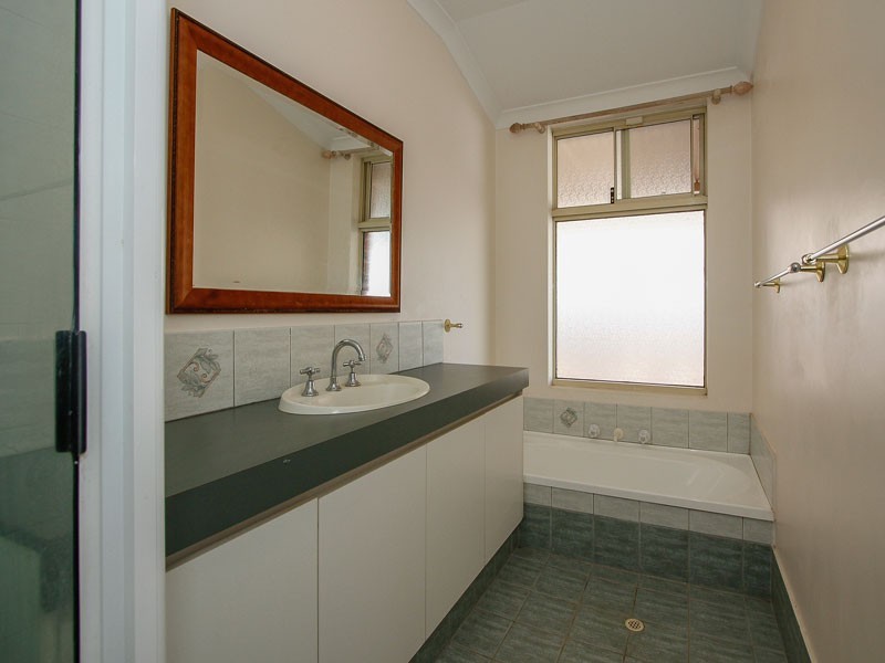 14 Napa Court, Caversham WA 6055