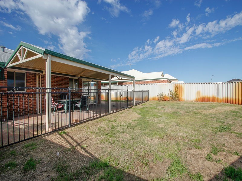 14 Napa Court, Caversham WA 6055