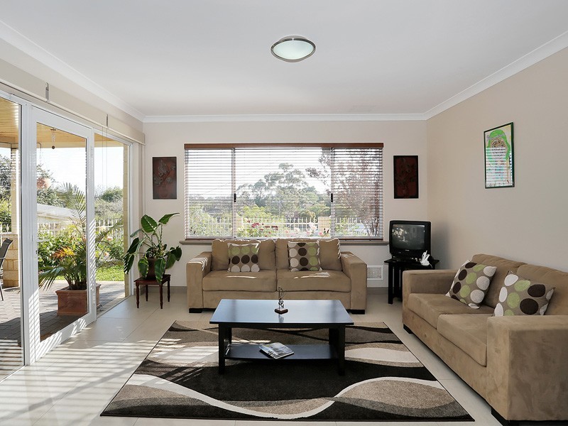 1/8 Palmer Place, Embleton WA 6062