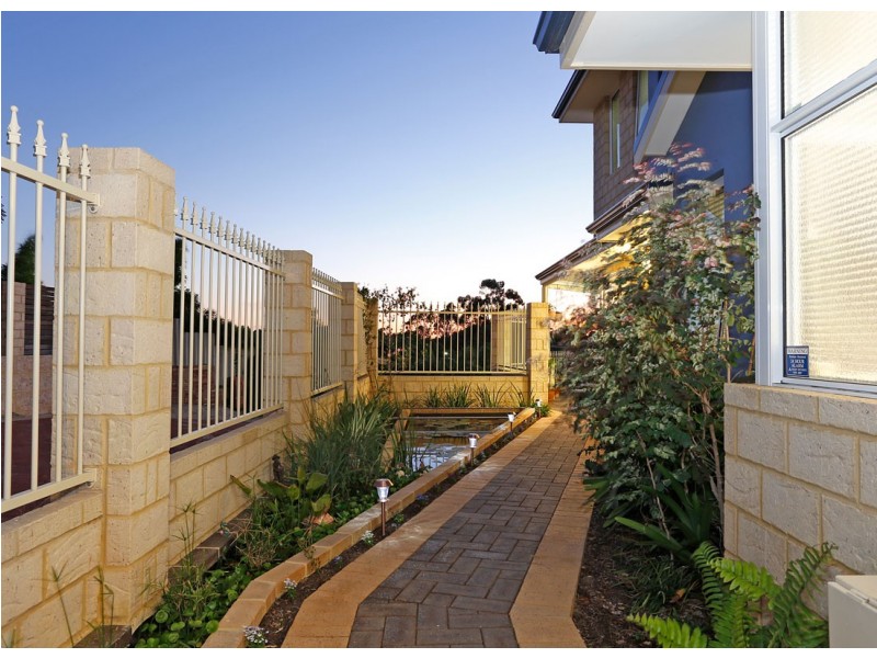 1/8 Palmer Place, Embleton WA 6062