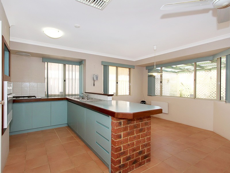 6 Nicholson Court, Canning Vale WA 6155