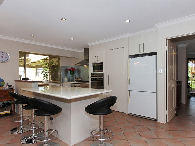 4 Hoya Court, Thornlie WA 6108