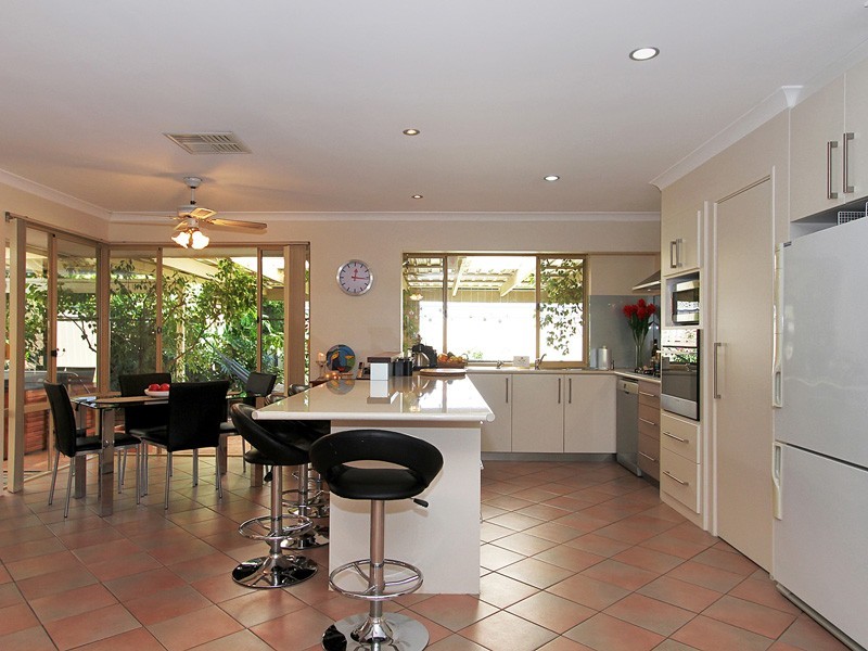 4 Hoya Court, Thornlie WA 6108