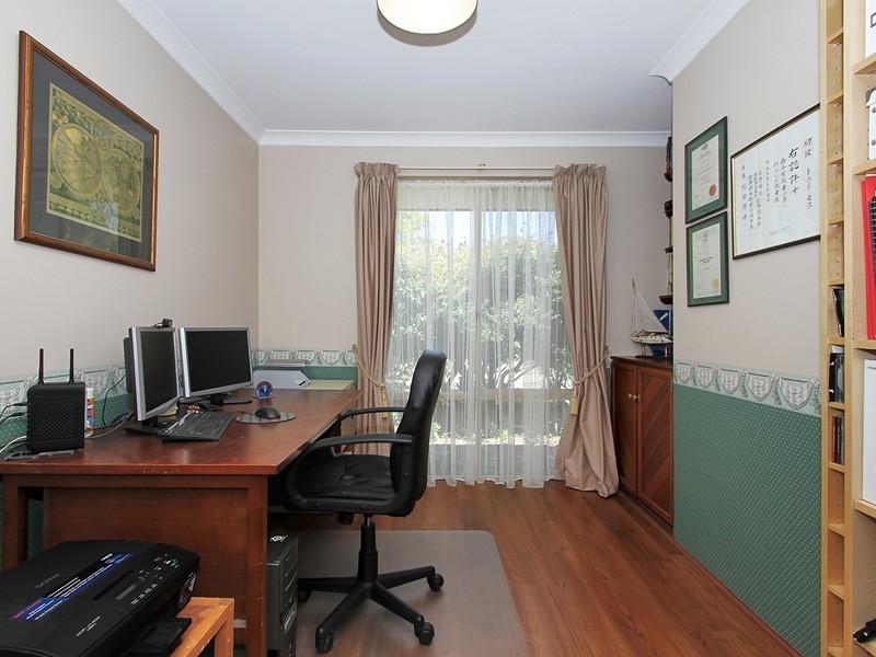 4 Hoya Court, Thornlie WA 6108