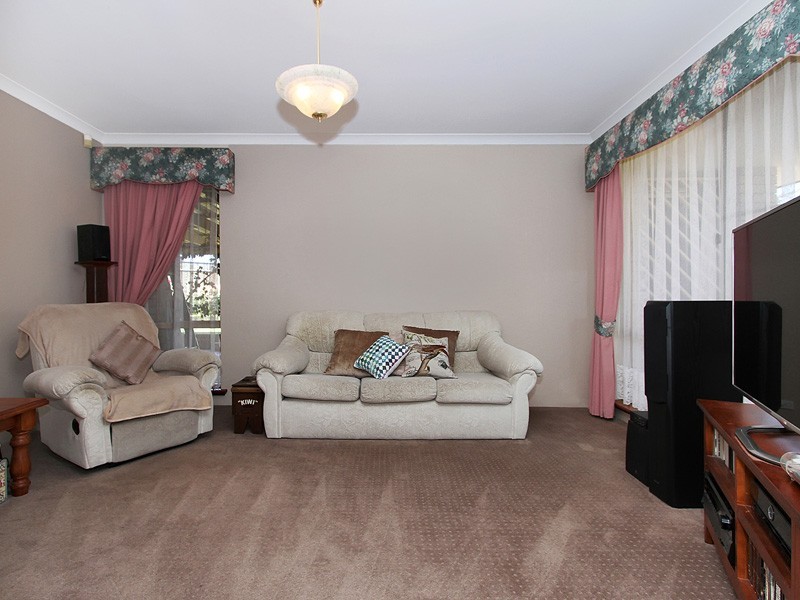 4 Hoya Court, Thornlie WA 6108