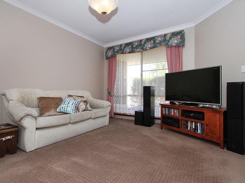 4 Hoya Court, Thornlie WA 6108