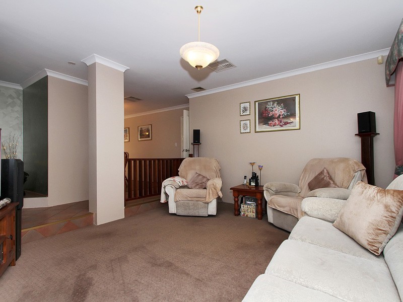 4 Hoya Court, Thornlie WA 6108