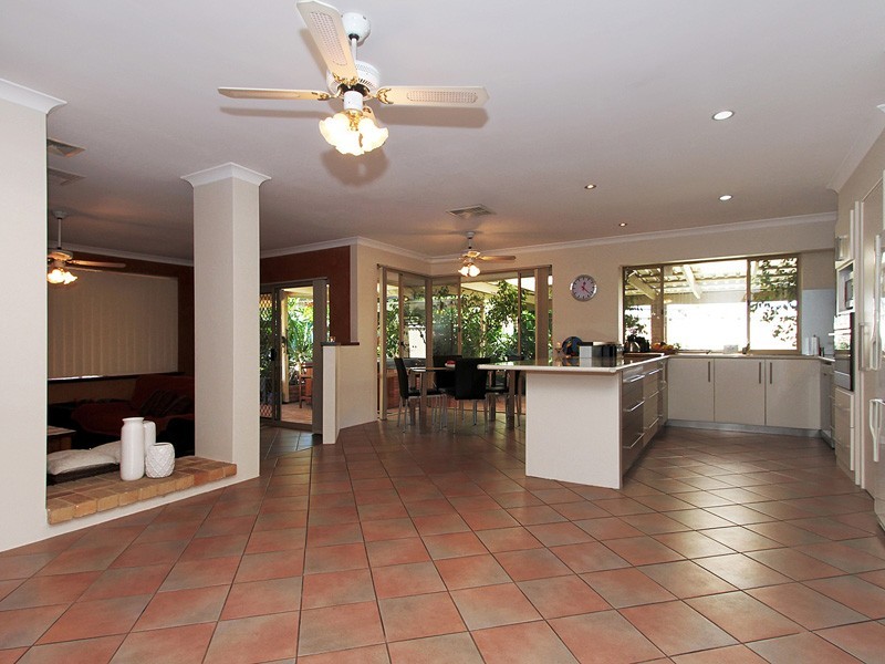 4 Hoya Court, Thornlie WA 6108