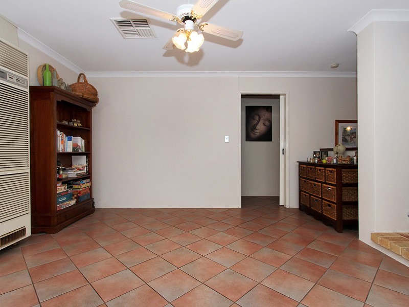 4 Hoya Court, Thornlie WA 6108