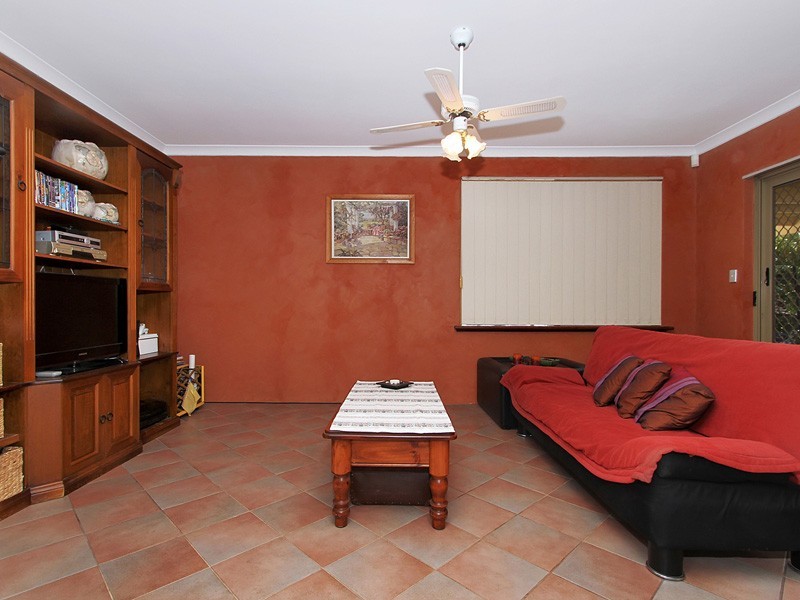 4 Hoya Court, Thornlie WA 6108