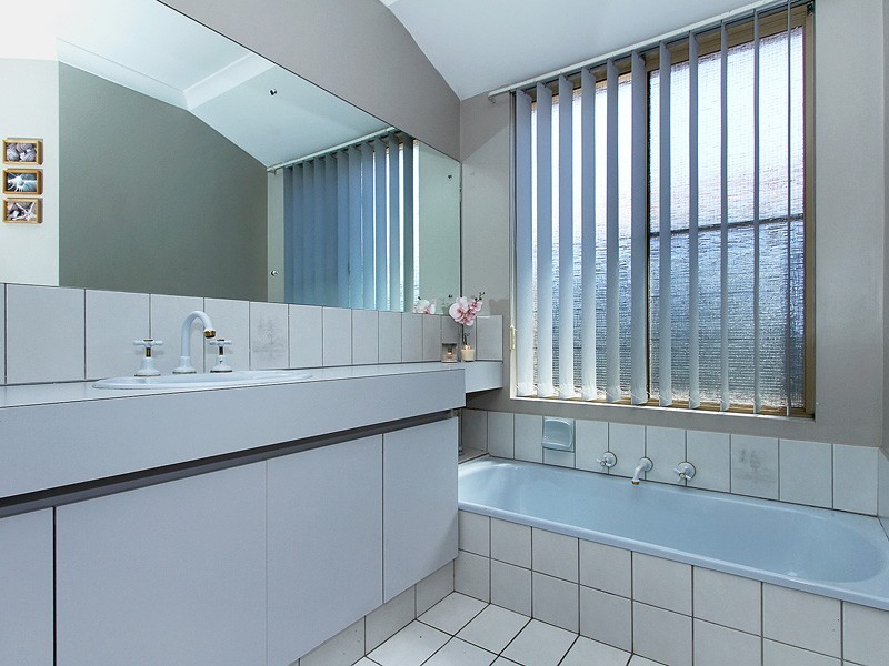 4 Hoya Court, Thornlie WA 6108