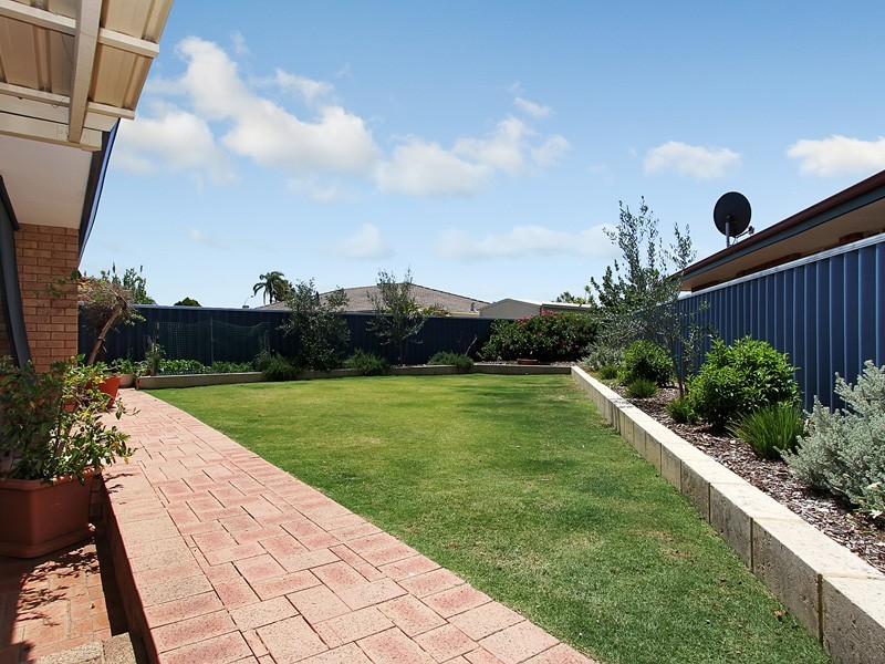 4 Hoya Court, Thornlie WA 6108