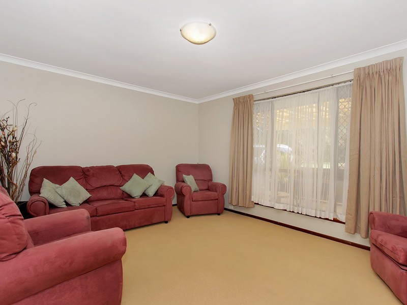 9 Fulmar Street, Thornlie WA 6108