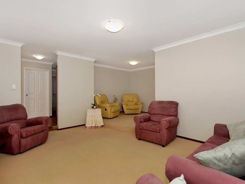 9 Fulmar Street, Thornlie WA 6108