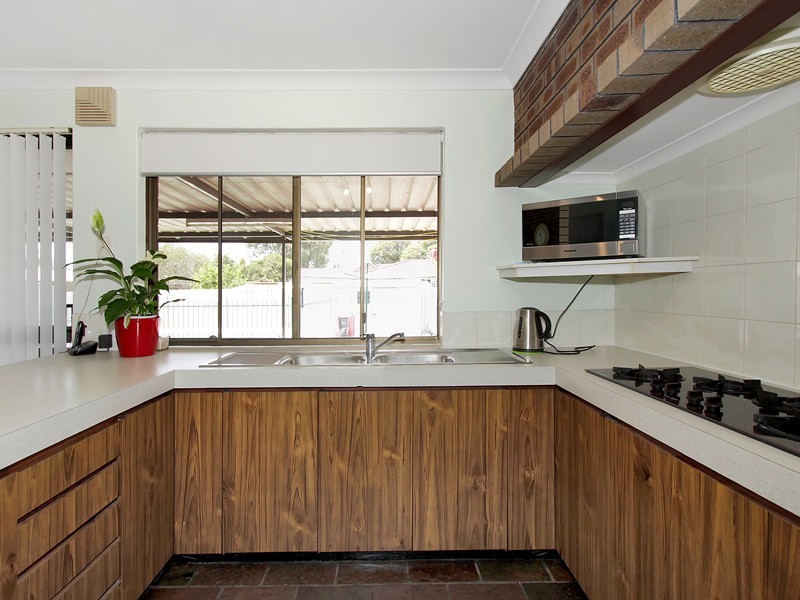 9 Fulmar Street, Thornlie WA 6108