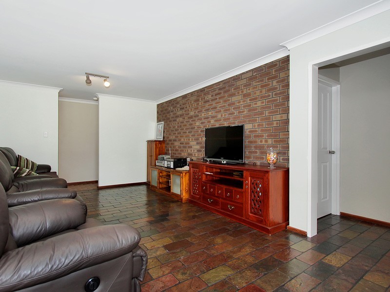 9 Fulmar Street, Thornlie WA 6108