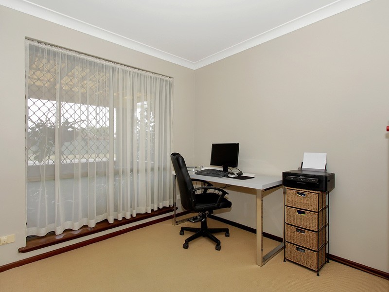 9 Fulmar Street, Thornlie WA 6108