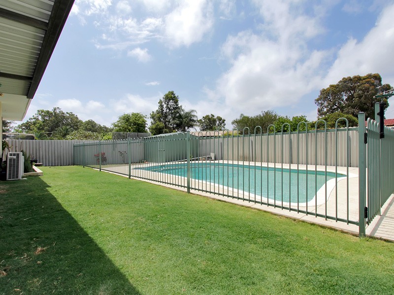 9 Fulmar Street, Thornlie WA 6108