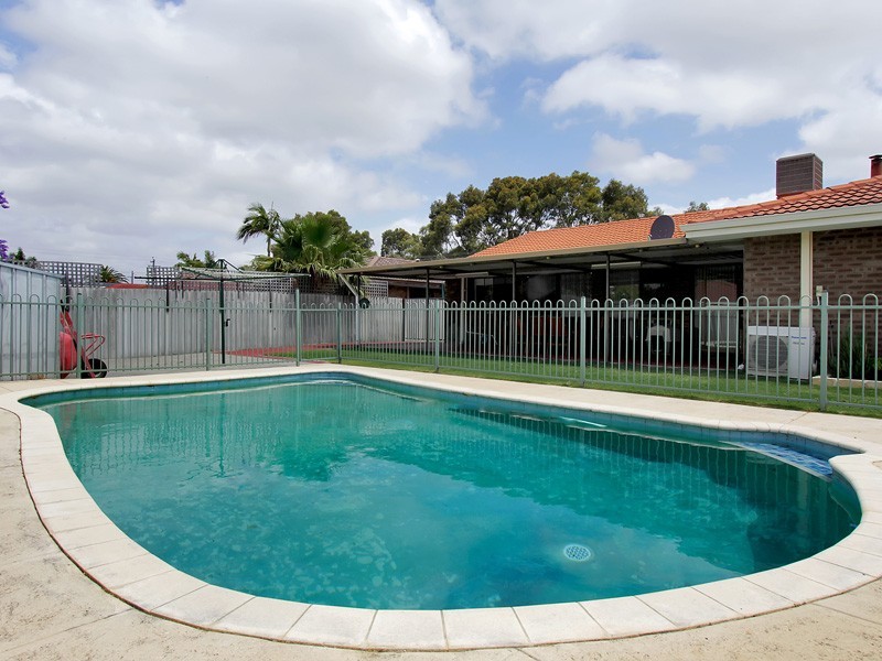 9 Fulmar Street, Thornlie WA 6108