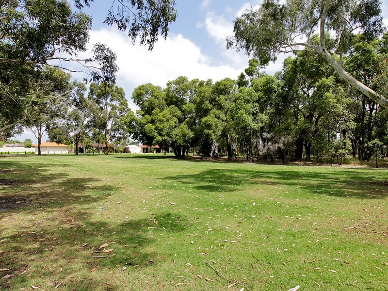 9 Fulmar Street, Thornlie WA 6108