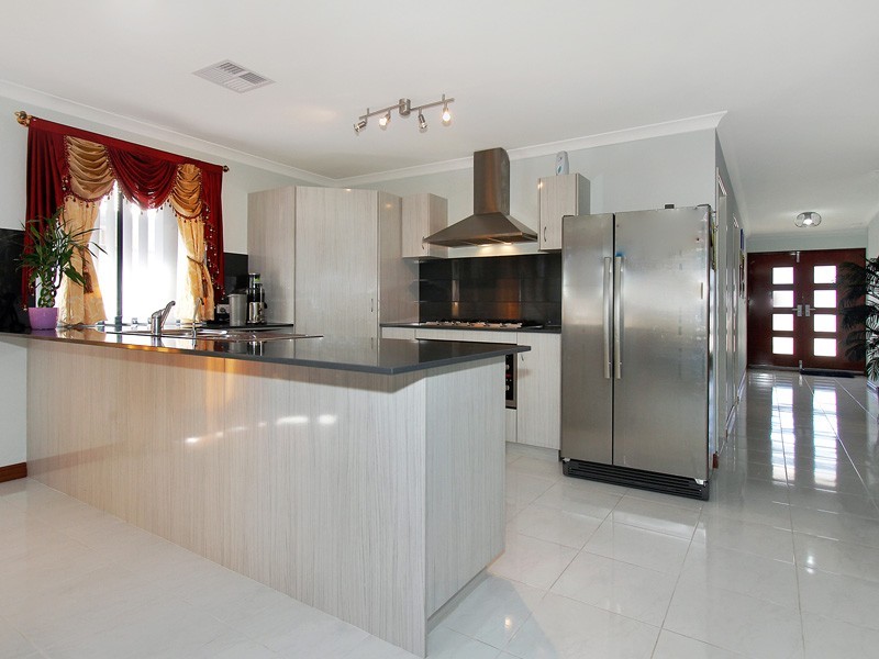 78 Elkhorn Avenue, Southern River WA 6110