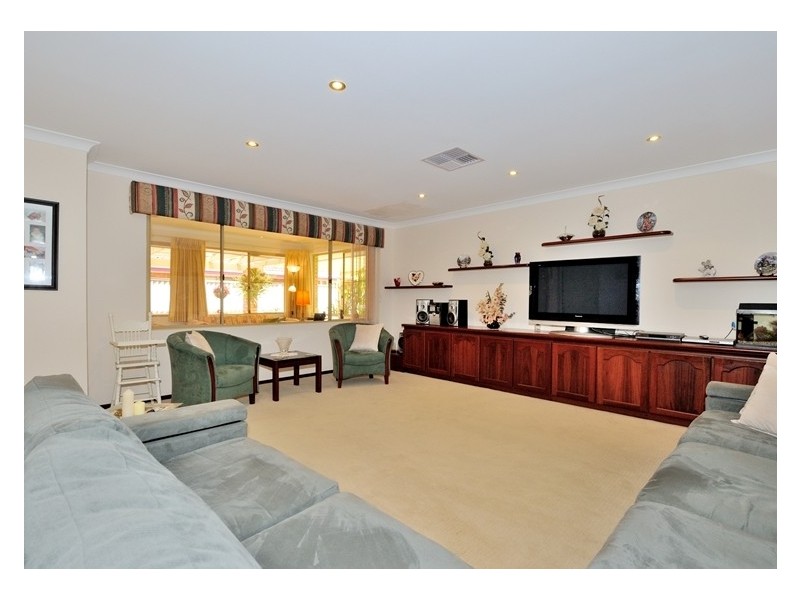 2 Rome Way, Dianella WA 6059