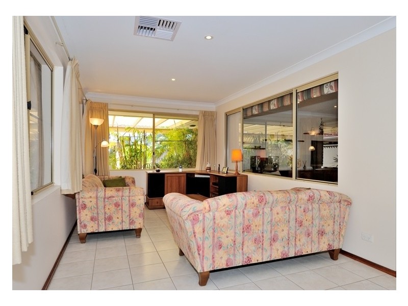 2 Rome Way, Dianella WA 6059