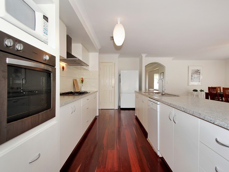 52 Coulterhand Circle, Byford WA 6122