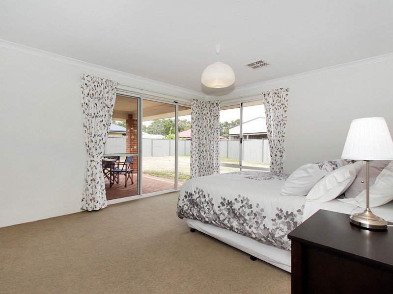 52 Coulterhand Circle, Byford WA 6122