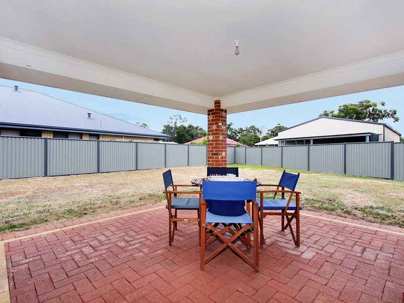52 Coulterhand Circle, Byford WA 6122