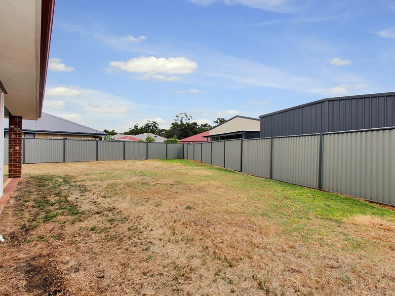 52 Coulterhand Circle, Byford WA 6122