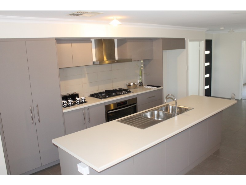 61b Thornlie Avenue, Thornlie WA 6108