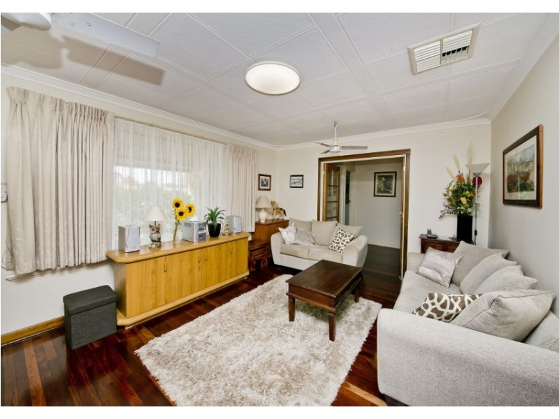 21 Lyndhurst Street, Dianella WA 6059