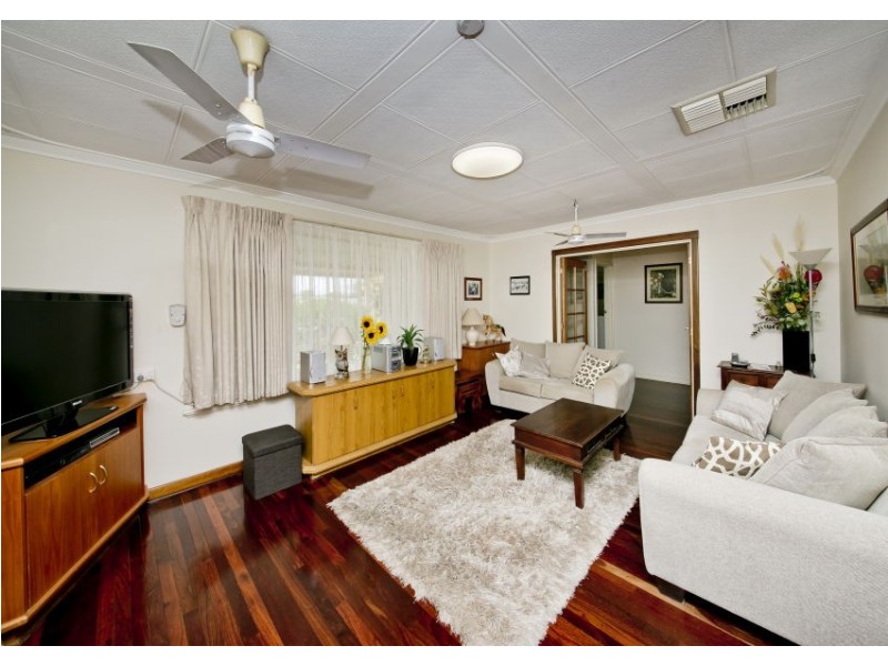 21 Lyndhurst Street, Dianella WA 6059