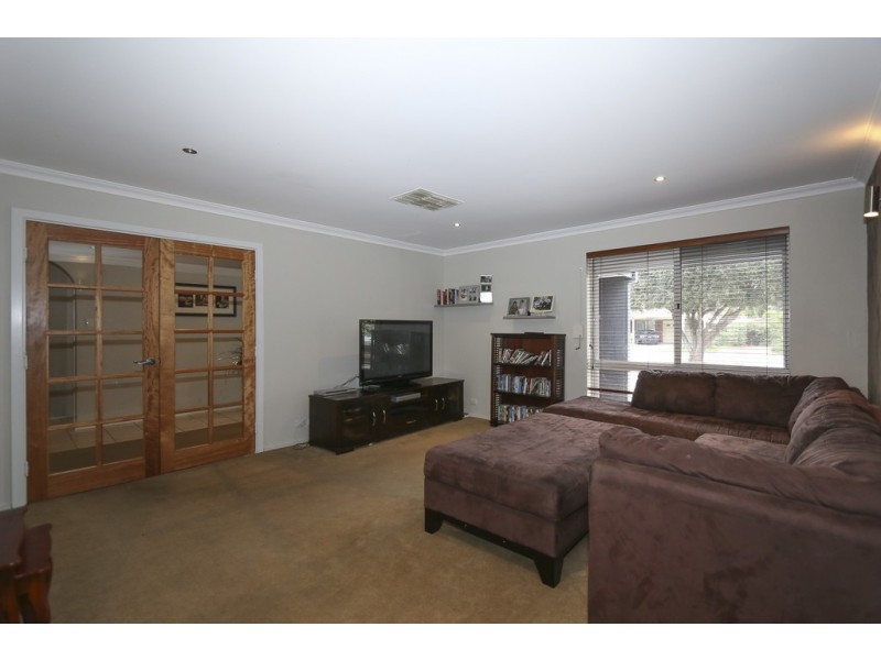 16 Rushbrook Way, Thornlie WA 6108