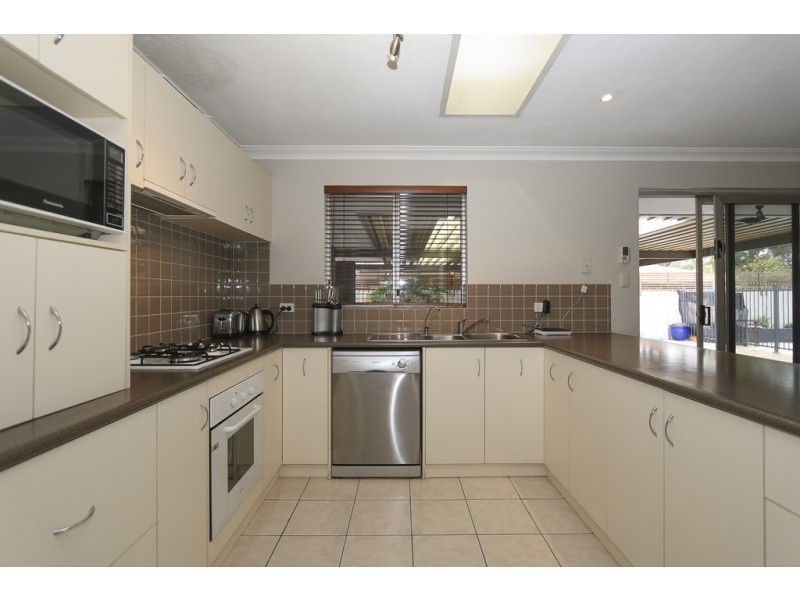 16 Rushbrook Way, Thornlie WA 6108