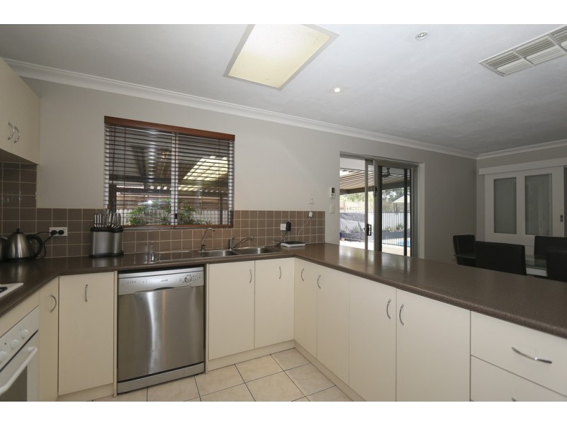 16 Rushbrook Way, Thornlie WA 6108