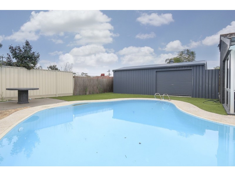 16 Rushbrook Way, Thornlie WA 6108
