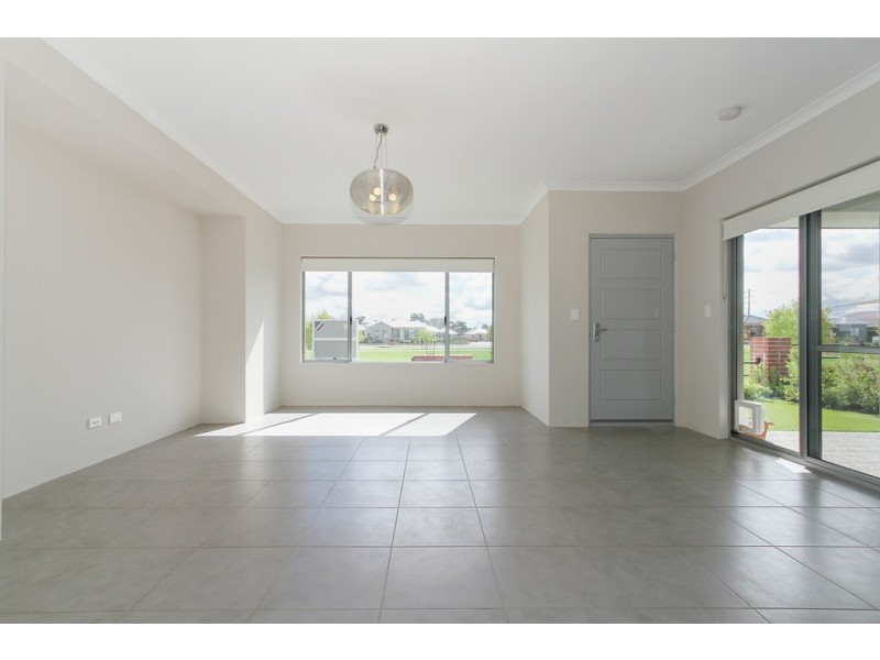 9 Braddock Lane, Caversham WA 6055