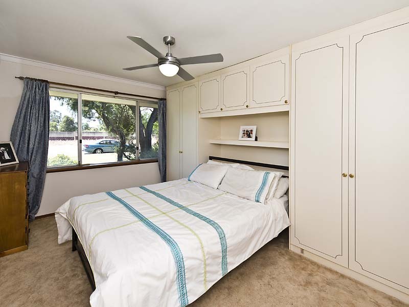 32 Oriole Way, Thornlie WA 6108