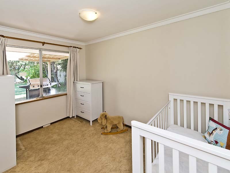 32 Oriole Way, Thornlie WA 6108