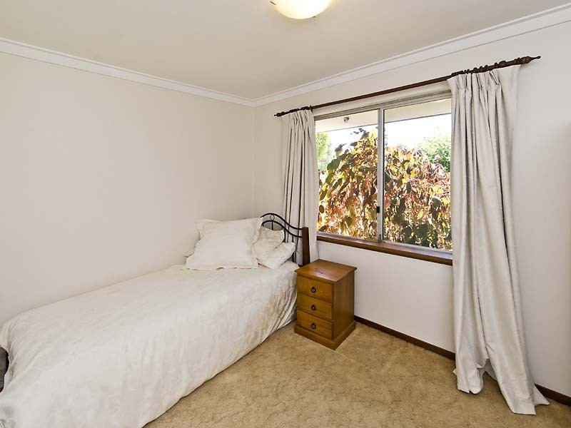 32 Oriole Way, Thornlie WA 6108