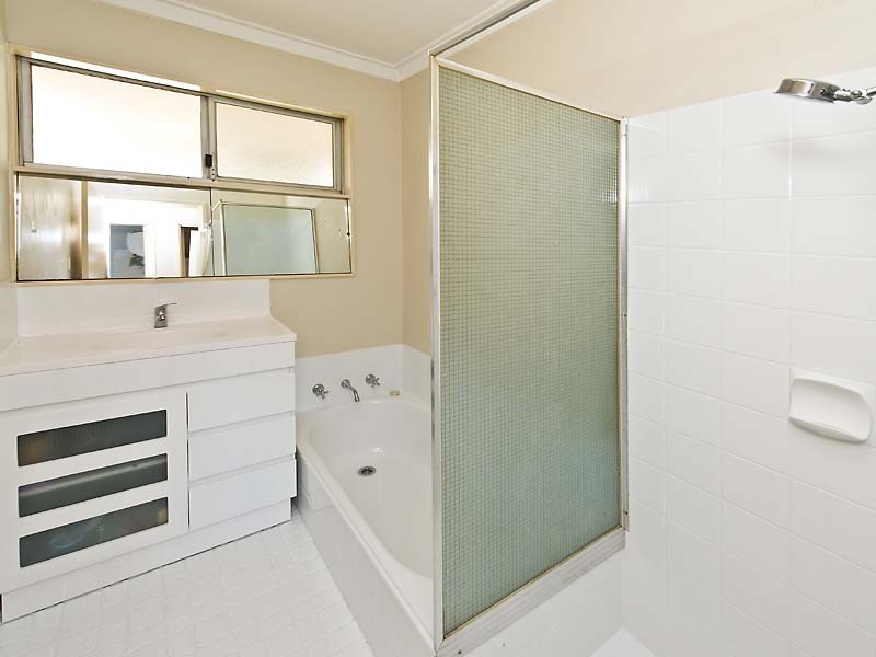 32 Oriole Way, Thornlie WA 6108