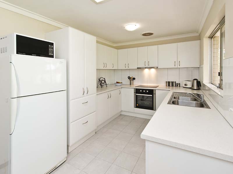 32 Oriole Way, Thornlie WA 6108